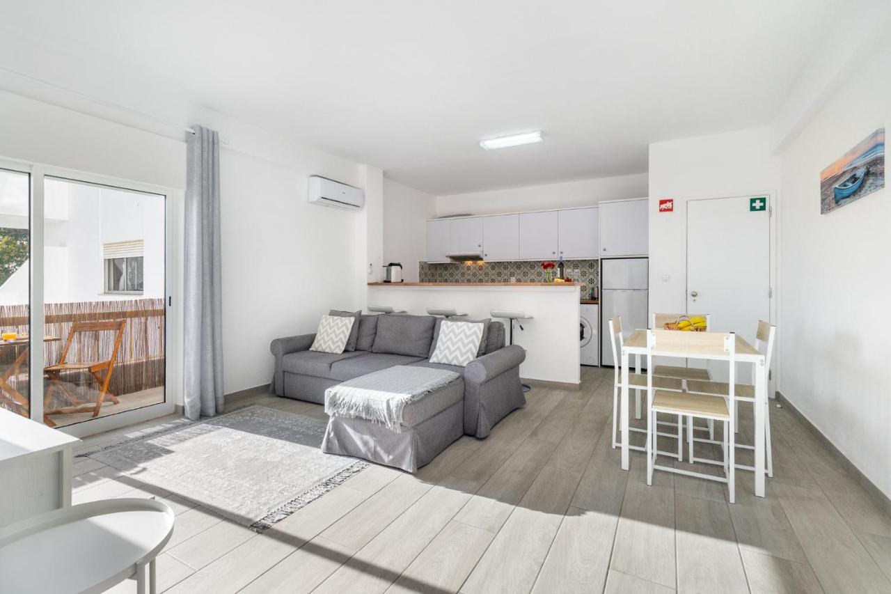 Cor Do Mar - Sunny, Clean And Spacious With Sea View, In - Very Close Walking Distance To The And Village * Alvor